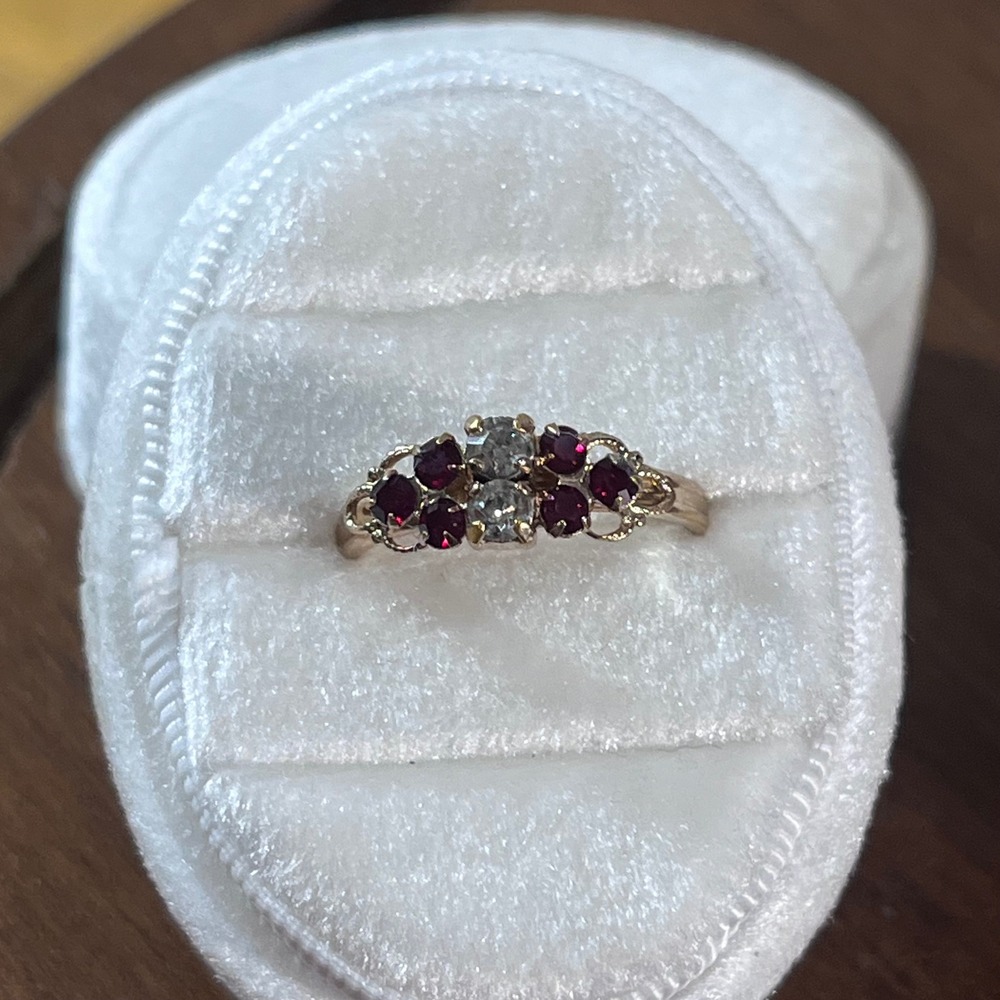 Vtg Sarah Coventry Ruby Red Clear Rhinestone Cluster Gold Tone Adjustable Ring